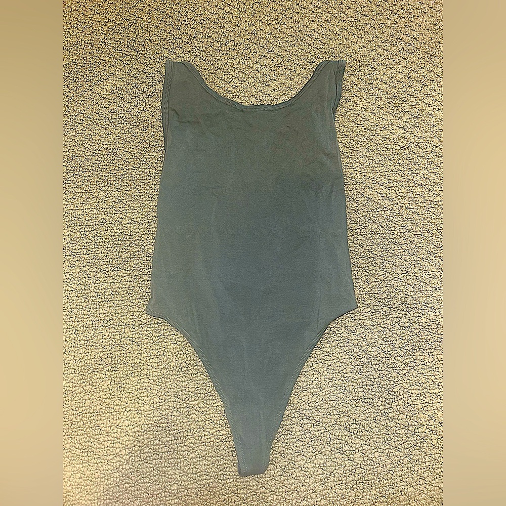 Aritzia Body suit grey/green